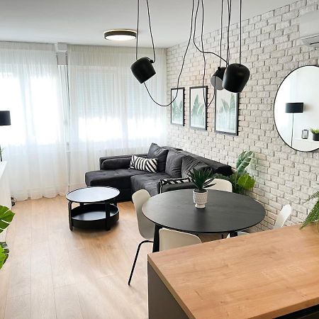 The Black & White Oasis Beograd Eksteriør billede